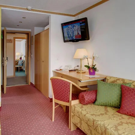 Metropol & מלון 4*